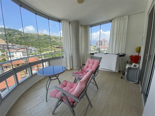 شقة فسيحة من أربع غرف نوم مع إطلالة بانورامية مفتوحة على الجبال