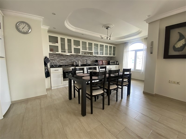 شقة فسيحة من أربع غرف نوم مع إطلالة بانورامية مفتوحة على الجبال