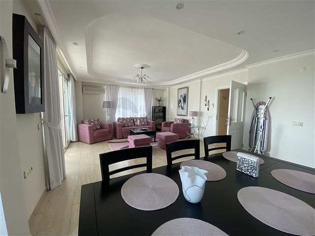 شقة فسيحة من أربع غرف نوم مع إطلالة بانورامية مفتوحة على الجبال