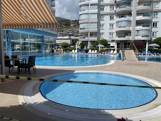 شقة فسيحة من أربع غرف نوم مع إطلالة بانورامية مفتوحة على الجبال