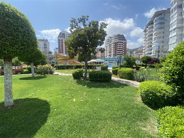 شقة فسيحة من أربع غرف نوم مع إطلالة بانورامية مفتوحة على الجبال