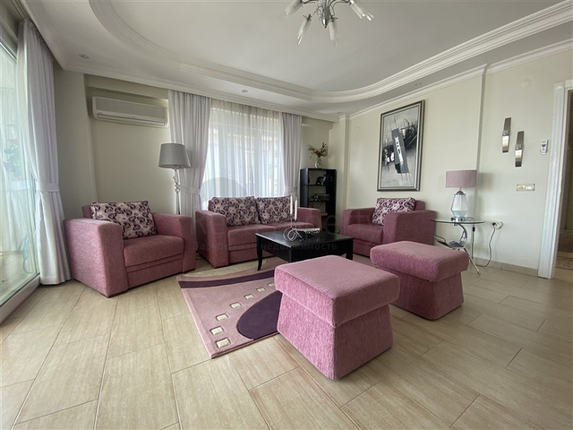 شقة فسيحة من أربع غرف نوم مع إطلالة بانورامية مفتوحة على الجبال