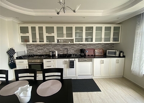 شقة فسيحة من أربع غرف نوم مع إطلالة بانورامية مفتوحة على الجبال