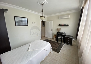 شقة فسيحة من أربع غرف نوم مع إطلالة بانورامية مفتوحة على الجبال