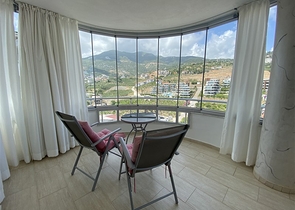 شقة فسيحة من أربع غرف نوم مع إطلالة بانورامية مفتوحة على الجبال