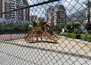 شقة فسيحة من أربع غرف نوم مع إطلالة بانورامية مفتوحة على الجبال