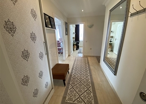 شقة فسيحة من أربع غرف نوم مع إطلالة بانورامية مفتوحة على الجبال