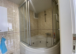 شقة فسيحة من أربع غرف نوم مع إطلالة بانورامية مفتوحة على الجبال