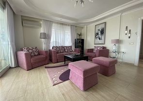 شقة فسيحة من أربع غرف نوم مع إطلالة بانورامية مفتوحة على الجبال