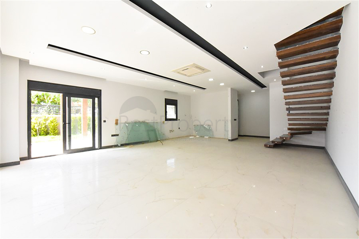 فيلا مع مسبح في منطقة أفسالار