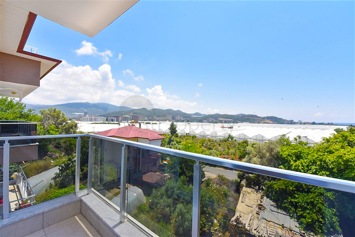 بنتهاوس كبير 4 + 1 مع مناظر خلابة في منطقة دميرتاش