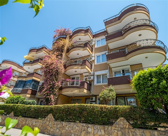 شقة 2 + 1 ، تم تجديدها حديثا ، على بعد 400 متر من البحر