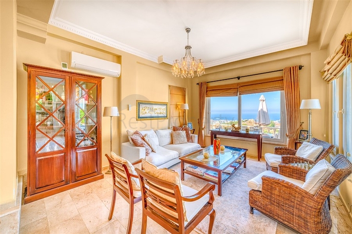 فيلا منفصلة 3 + 1 في مجمع واسع النطاق في منطقة كارجيجاك