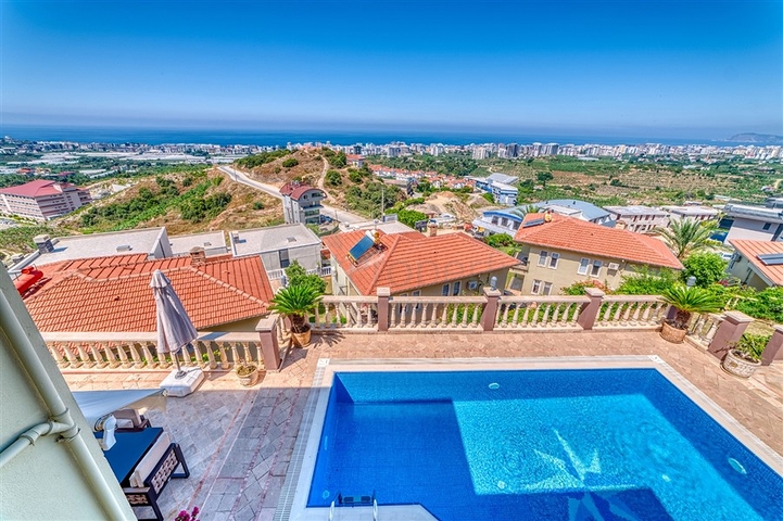 فيلا منفصلة 3 + 1 في مجمع واسع النطاق في منطقة كارجيجاك