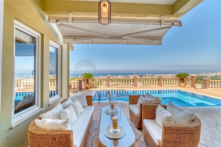 فيلا منفصلة 3 + 1 في مجمع واسع النطاق في منطقة كارجيجاك