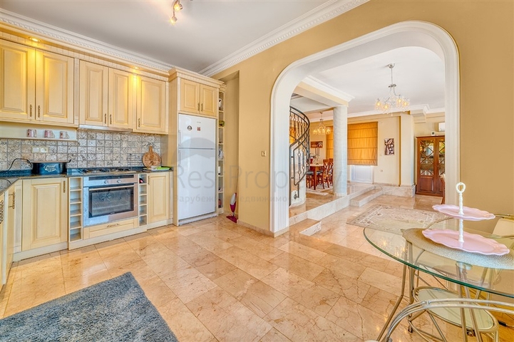 فيلا منفصلة 3 + 1 في مجمع واسع النطاق في منطقة كارجيجاك