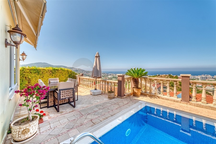 فيلا منفصلة 3 + 1 في مجمع واسع النطاق في منطقة كارجيجاك