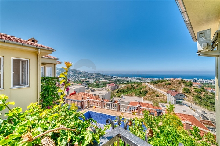 فيلا منفصلة 3 + 1 في مجمع واسع النطاق في منطقة كارجيجاك