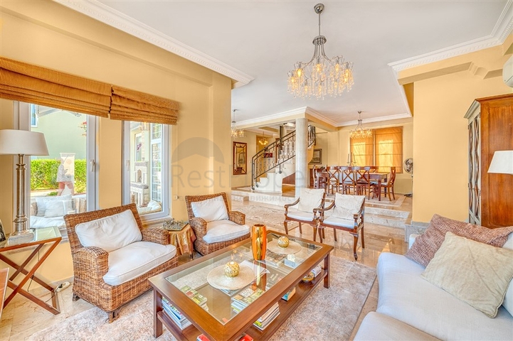 فيلا منفصلة 3 + 1 في مجمع واسع النطاق في منطقة كارجيجاك