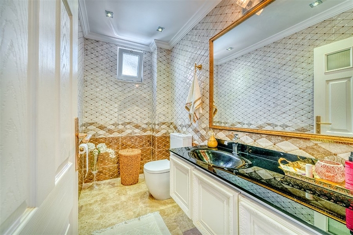 فيلا منفصلة 3 + 1 في مجمع واسع النطاق في منطقة كارجيجاك