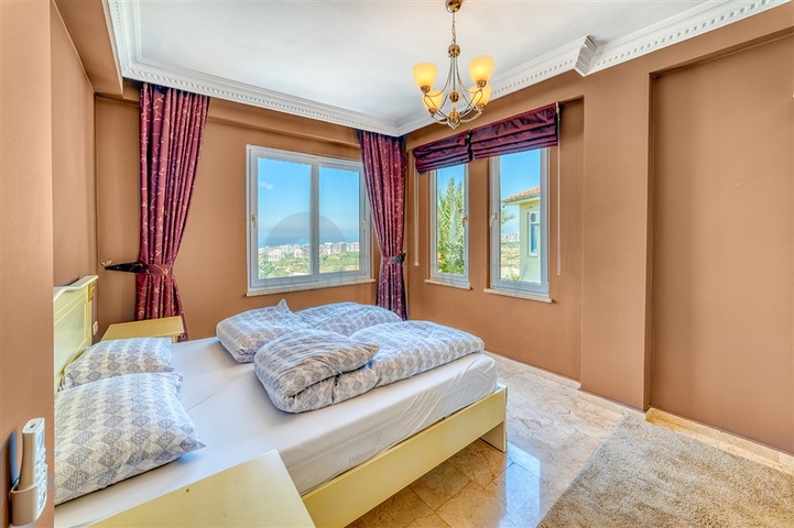 فيلا منفصلة 3 + 1 في مجمع واسع النطاق في منطقة كارجيجاك