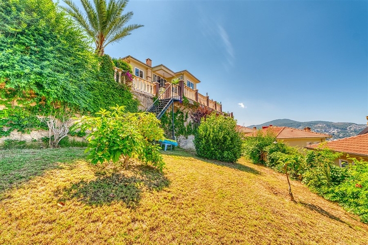 فيلا منفصلة 3 + 1 في مجمع واسع النطاق في منطقة كارجيجاك