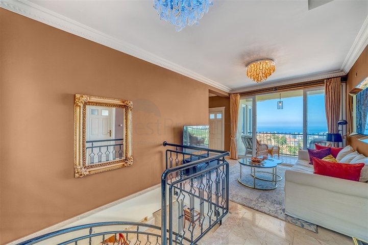 فيلا منفصلة 3 + 1 في مجمع واسع النطاق في منطقة كارجيجاك