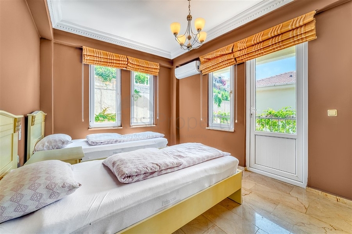 فيلا منفصلة 3 + 1 في مجمع واسع النطاق في منطقة كارجيجاك