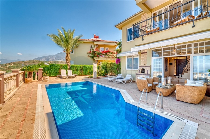 فيلا منفصلة 3 + 1 في مجمع واسع النطاق في منطقة كارجيجاك