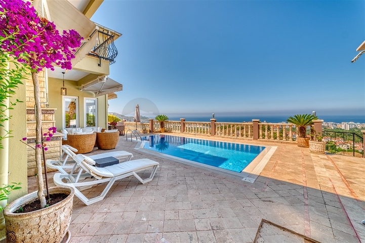 فيلا منفصلة 3 + 1 في مجمع واسع النطاق في منطقة كارجيجاك