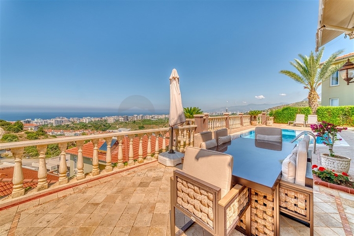 فيلا منفصلة 3 + 1 في مجمع واسع النطاق في منطقة كارجيجاك