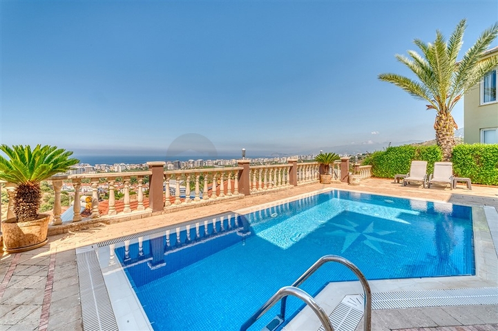 فيلا منفصلة 3 + 1 في مجمع واسع النطاق في منطقة كارجيجاك