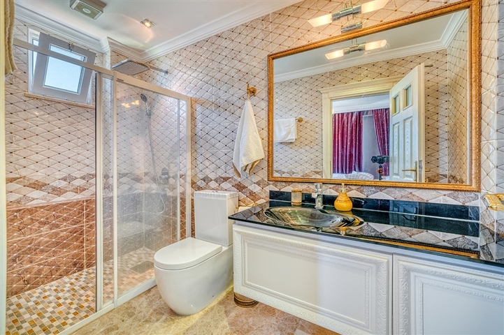 فيلا منفصلة 3 + 1 في مجمع واسع النطاق في منطقة كارجيجاك