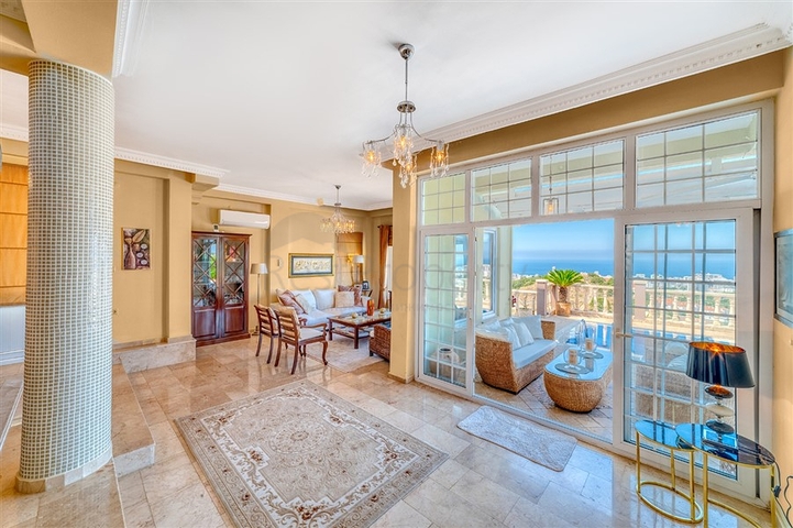 فيلا منفصلة 3 + 1 في مجمع واسع النطاق في منطقة كارجيجاك