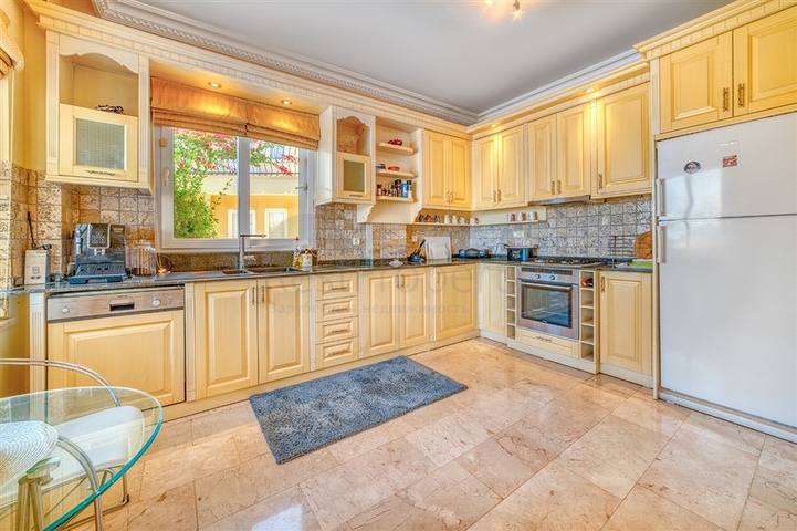 فيلا منفصلة 3 + 1 في مجمع واسع النطاق في منطقة كارجيجاك