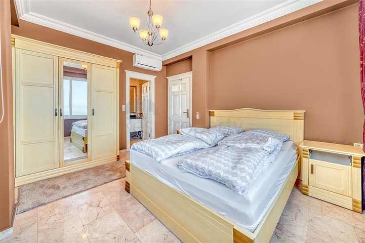 فيلا منفصلة 3 + 1 في مجمع واسع النطاق في منطقة كارجيجاك