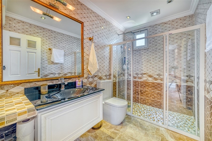 فيلا منفصلة 3 + 1 في مجمع واسع النطاق في منطقة كارجيجاك