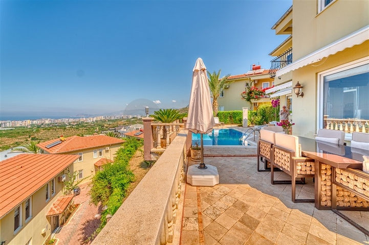 فيلا منفصلة 3 + 1 في مجمع واسع النطاق في منطقة كارجيجاك