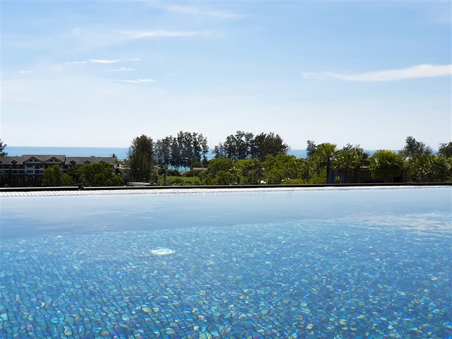 عمارات مع بنية تحتية فندقية بالقرب من شاطئ كامالا