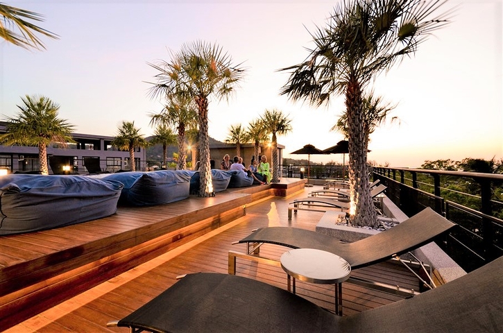 عمارات مع بنية تحتية فندقية بالقرب من شاطئ كامالا