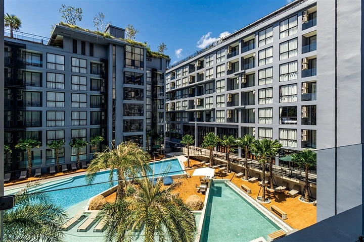 عمارات مع بنية تحتية فندقية بالقرب من شاطئ كامالا