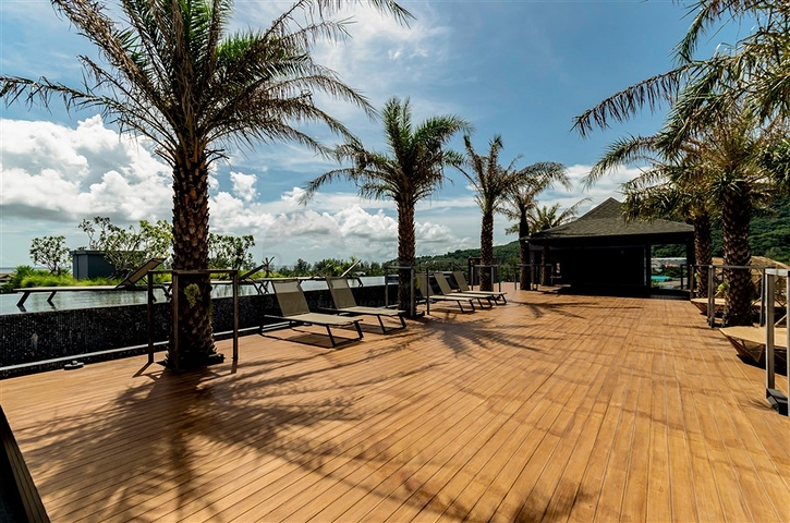 عمارات مع بنية تحتية فندقية بالقرب من شاطئ كامالا