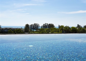 عمارات مع بنية تحتية فندقية بالقرب من شاطئ كامالا