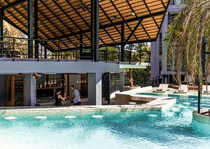 عمارات مع بنية تحتية فندقية بالقرب من شاطئ كامالا