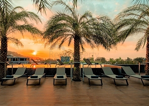 عمارات مع بنية تحتية فندقية بالقرب من شاطئ كامالا