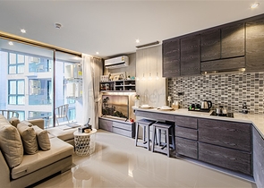 عمارات مع بنية تحتية فندقية بالقرب من شاطئ كامالا