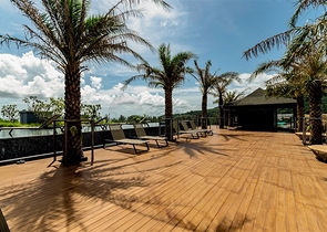 عمارات مع بنية تحتية فندقية بالقرب من شاطئ كامالا