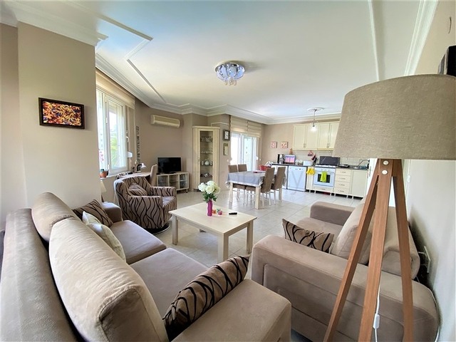 شقة فسيحة 2 + 1 على بعد 300 متر من البحر في منطقة أوبا