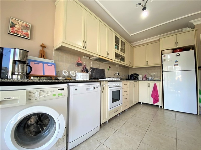 شقة فسيحة 2 + 1 على بعد 300 متر من البحر في منطقة أوبا