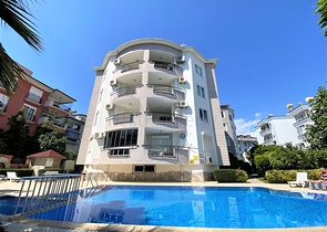 شقة فسيحة 2 + 1 على بعد 300 متر من البحر في منطقة أوبا